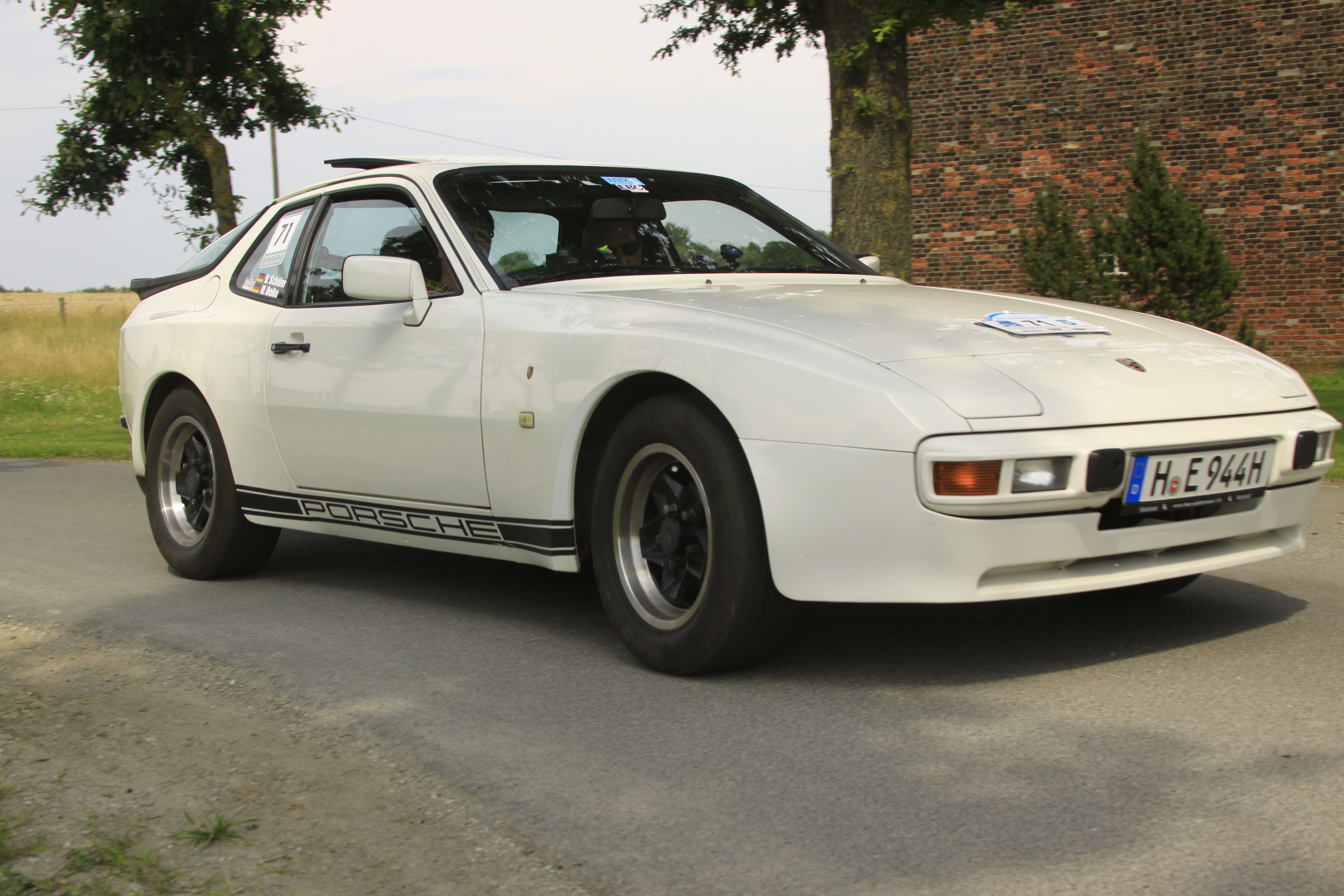Porsche 944.jpg